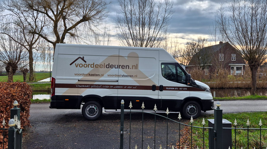 Transport door Voordeeldeuren